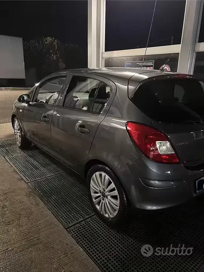 Usata Opel Corsa 69 CV (50 kW) 2013 Grigio Utilitaria