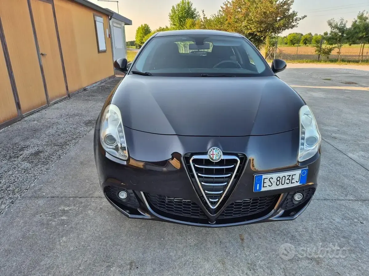 Usata Alfa Romeo Giulietta Exclusive 105 CV (77 kW) 2013 Nero Utilitaria