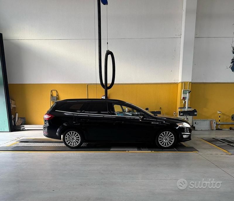 Nero Usata 2014 Ford Mondeo Premium Station wagon | 5000 € - Immagine 1/4