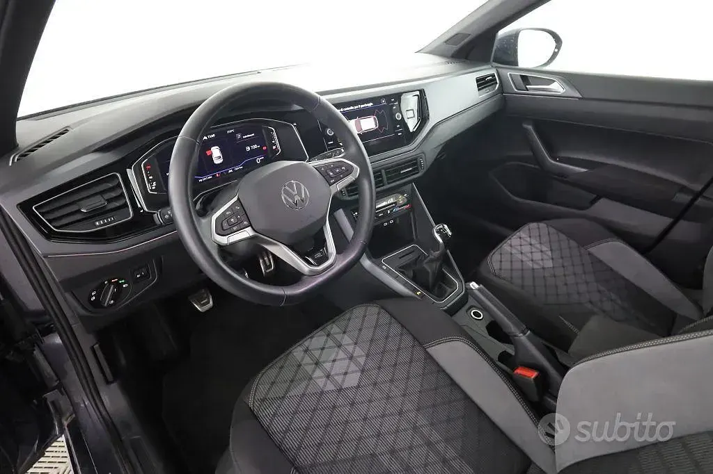 Usata VW Taigo R-line 116 CV (85 kW) 2025 Grigio SUV