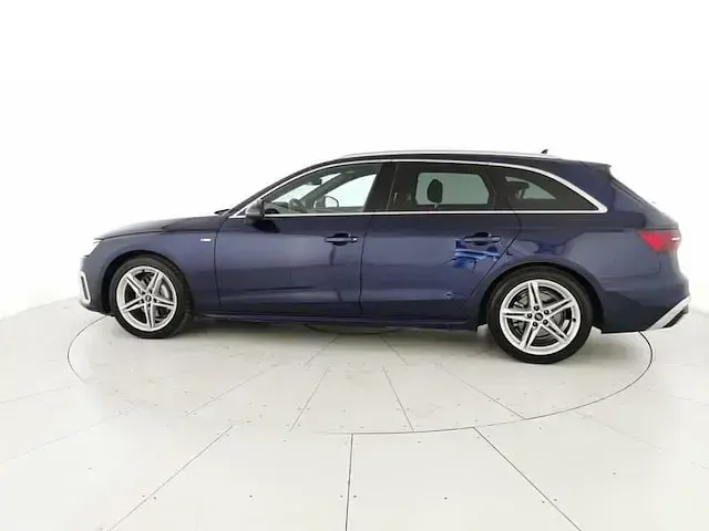 Usata Audi A4 S-Line 204 CV (150 kW) 2024 Blu navarra metallizzato Station wagon