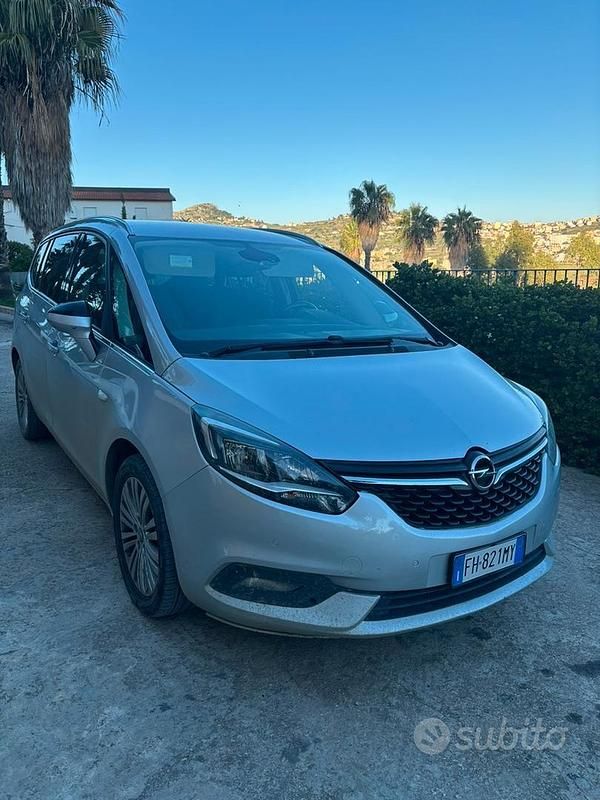 Usata Opel Zafira 2017 Grigio Monovolume