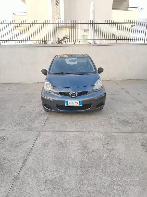 Usata Toyota Aygo 68 CV (50 kW) 2011 Nero Utilitaria