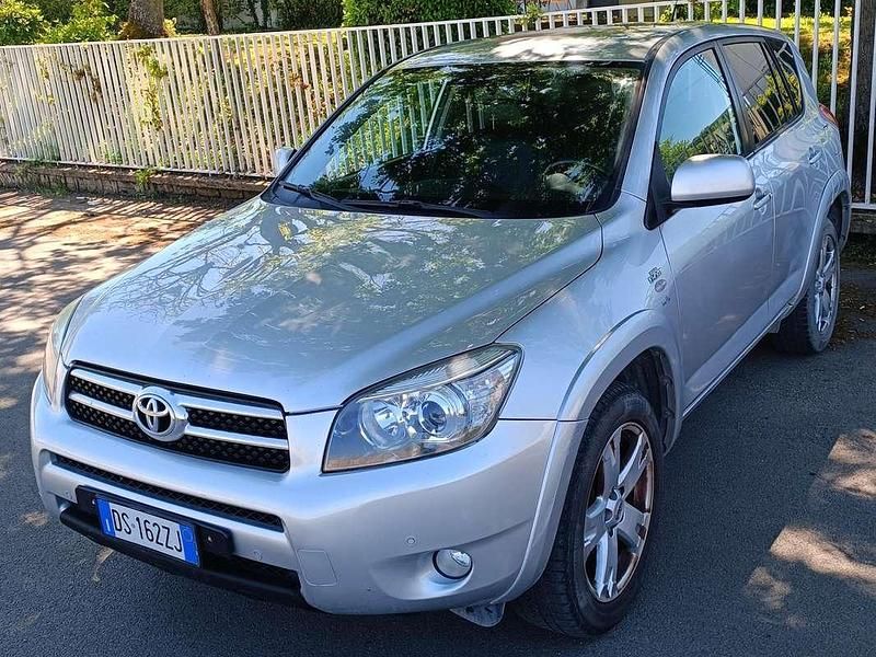 Usata Toyota RAV4 Luxury 177 CV (130 kW) 2008 Argento SUV