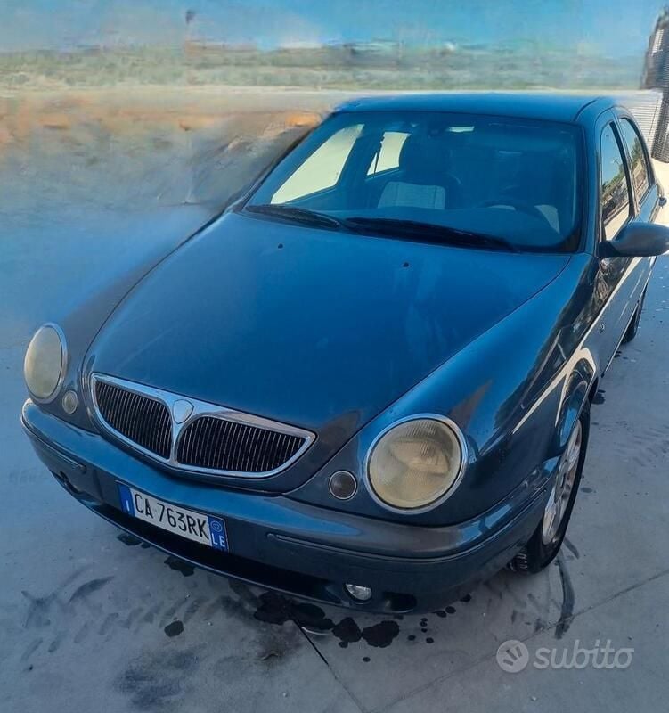 Usata 2002 Lancia Lybra Tre volumi | 1300 € (Cara) - Immagine 1/2
