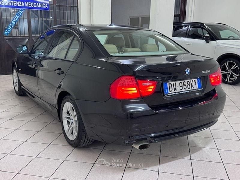 Usata BMW 318 143 CV (105 kW) 2009 Nero Berlina