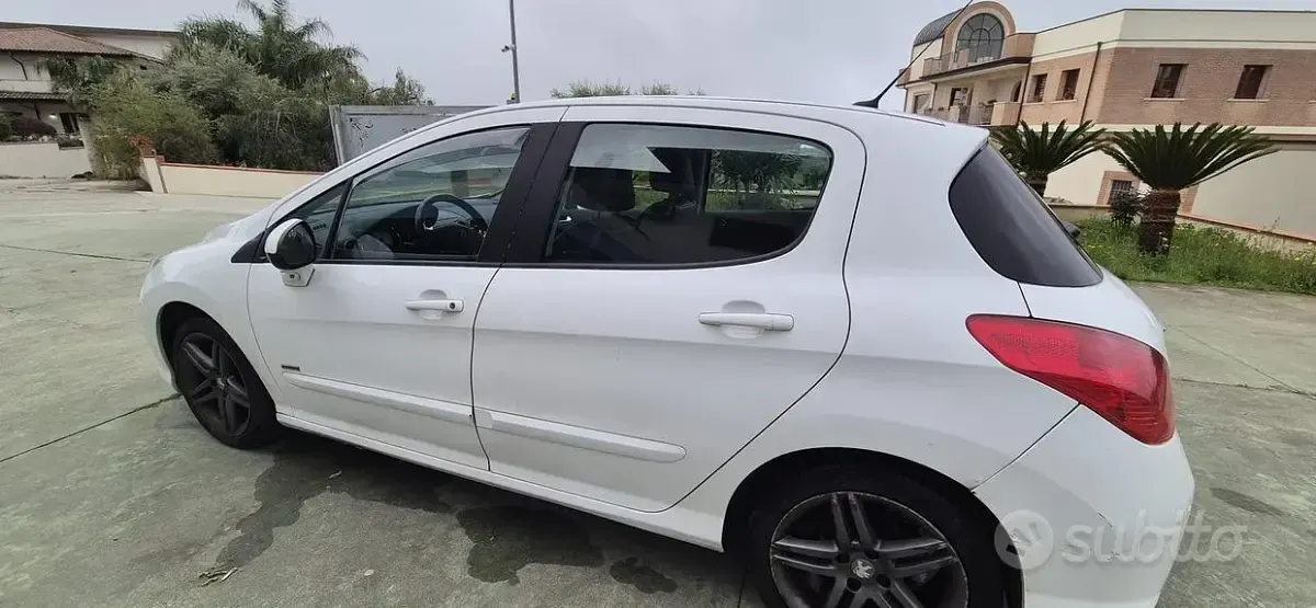 Usata Peugeot 308 109 CV (80 kW) 2012 Bianco Berlina