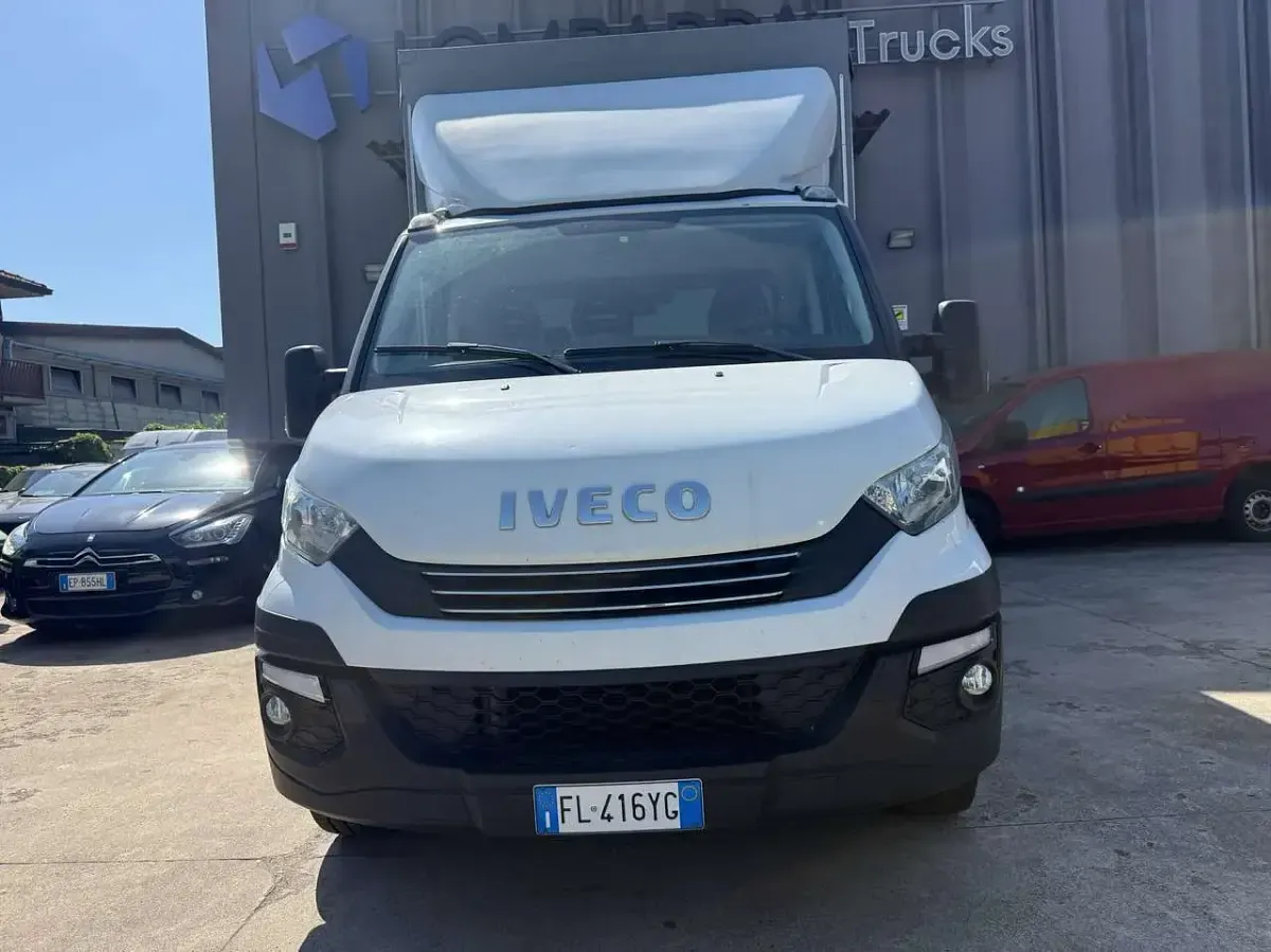 Usata Iveco Daily 136 CV (100 kW) 2017 Bianco Furgone