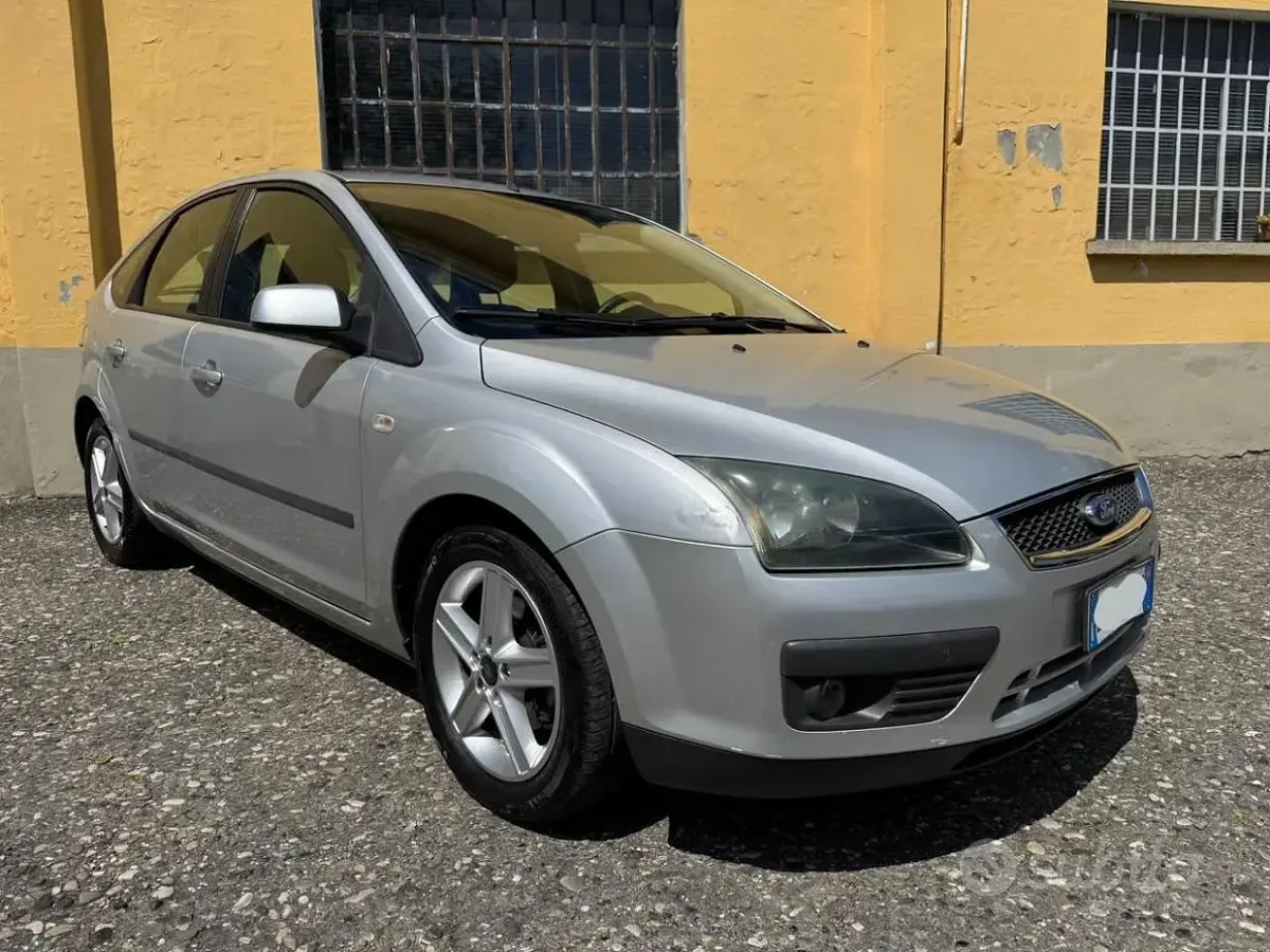 Usata Ford Focus 90 CV (66 kW) 2006 Grigio Berlina