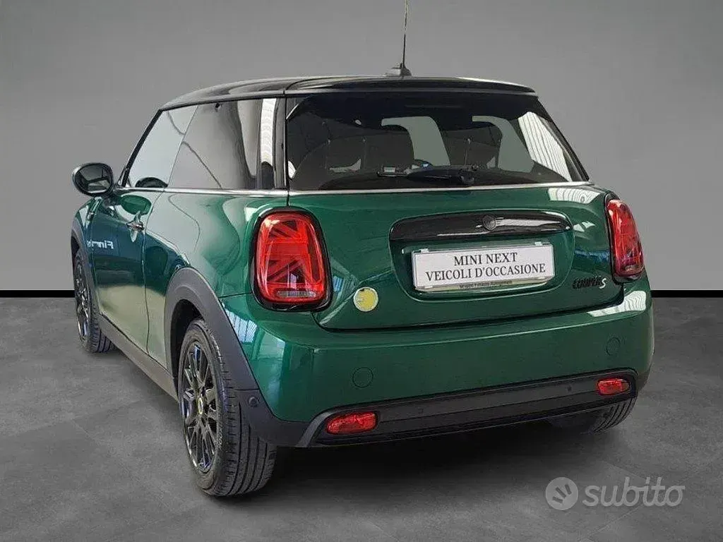 Usata Mini Cooper SE Classic 75 kW (102 CV) 2023 Verde / metallizzato Utilitaria
