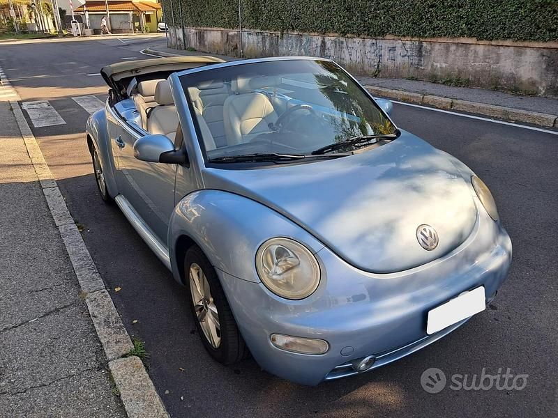 Usata VW New Beetle 116 CV (85 kW) 2003 Blu Utilitaria