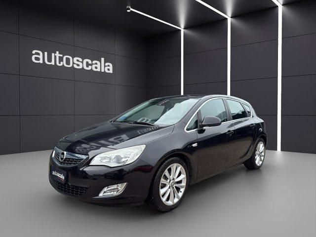 Nero Usata 2011 Opel Astra Cosmo Berlina | 5490 € (Buon prezzo) - Immagine 1/4