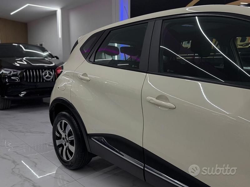 Usata Renault Captur 90 CV (66 kW) 2016 Beige SUV