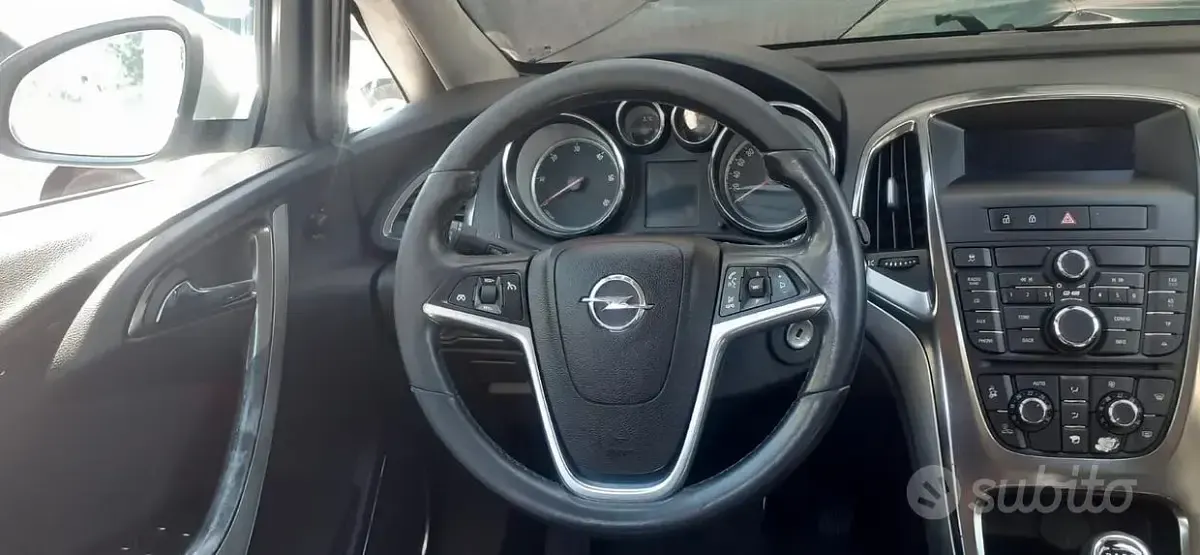 Usata Opel Astra 110 CV (80 kW) 2010 Grigio Berlina