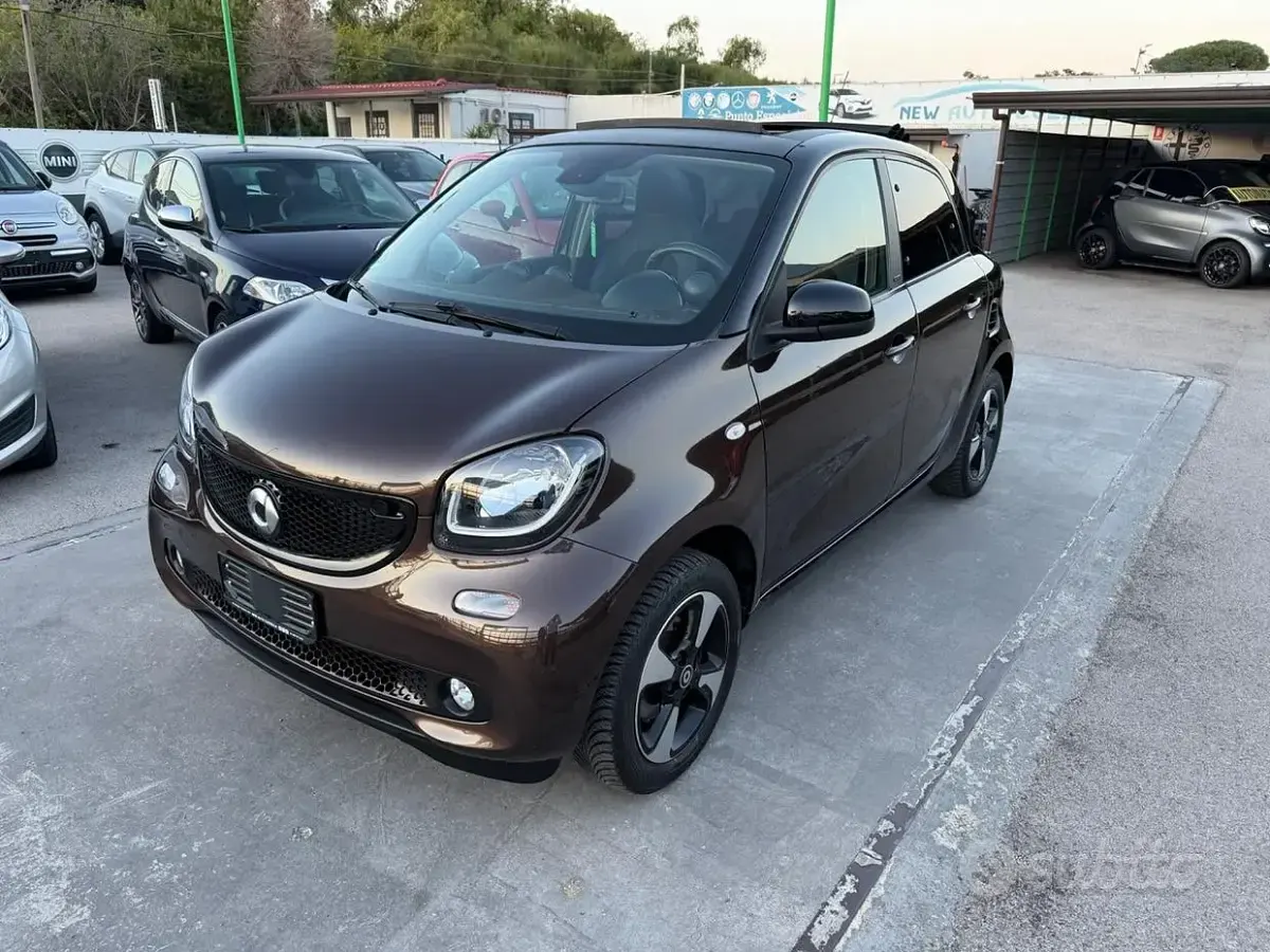 Usata Smart ForFour 71 CV (52 kW) 2018 Marrone Utilitaria