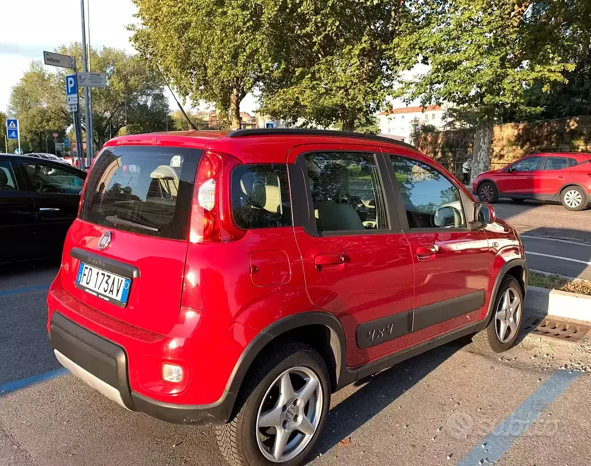 Usata Fiat Panda 4x4 S 95 CV (69 kW) 2016 Rosso Utilitaria