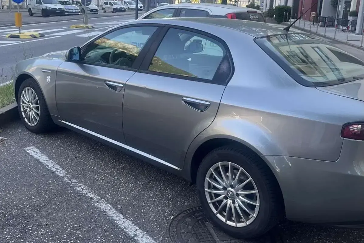 Usata Alfa Romeo 159 Distinctive 150 CV (110 kW) 2006 Grigio Berlina