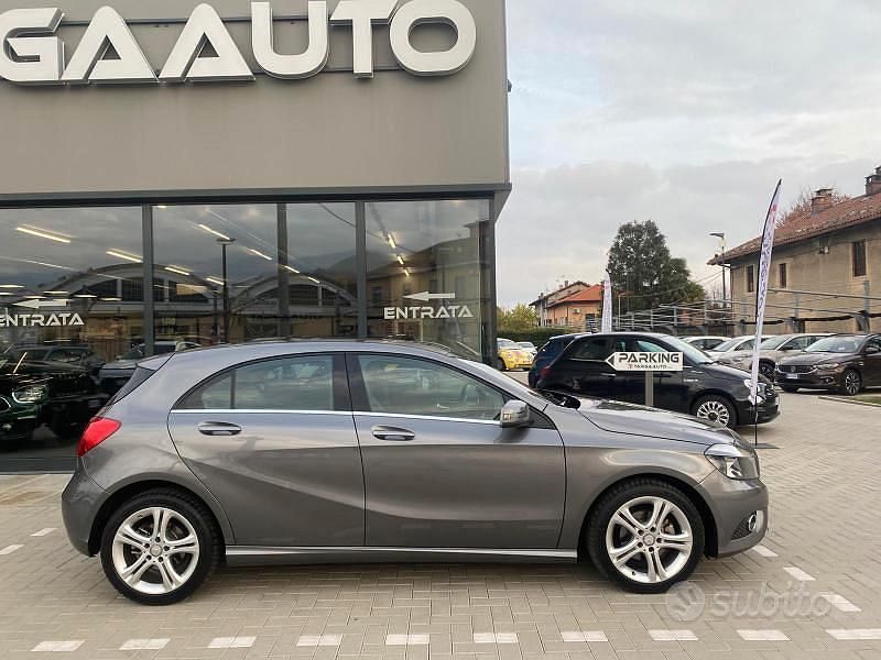 Usata Mercedes A180 109 CV (80 kW) 2014 Grigio Berlina