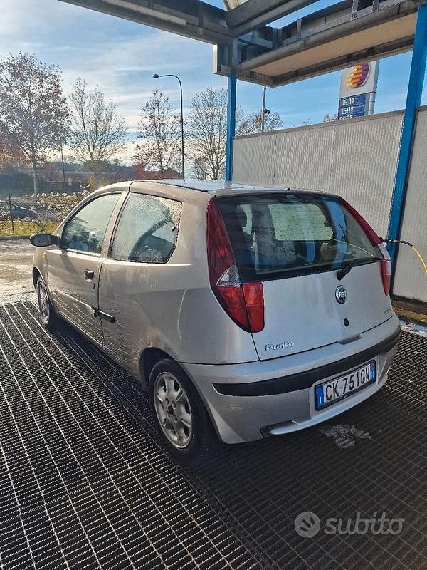 Grigio Usata 2004 Fiat Punto | 1700 € (Buon prezzo) - Immagine 1/4