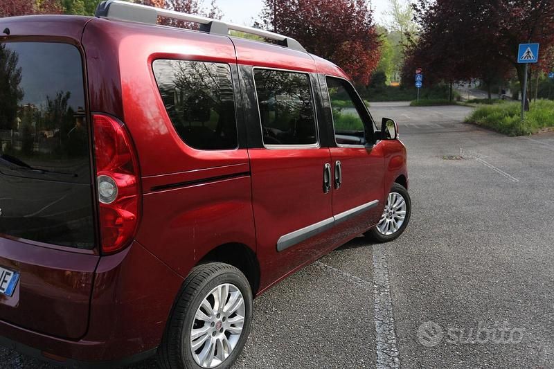 Usata Fiat Doblò Dynamic 90 CV (66 kW) 2011 Rosso Monovolume