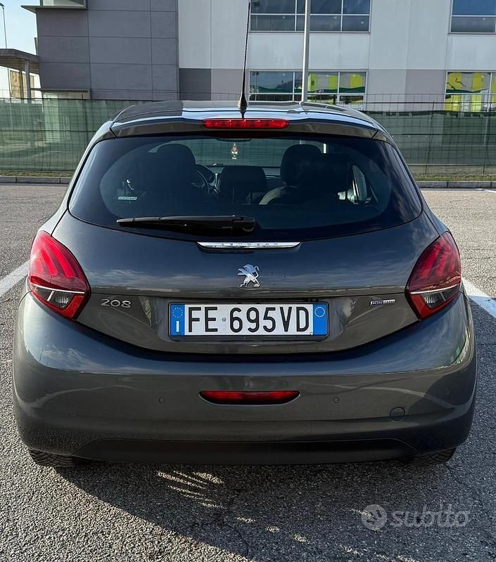 Usata Peugeot 208 2016 Utilitaria