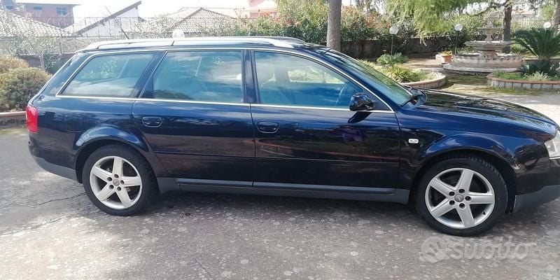 Blu Usata 2002 Audi A6 Tre volumi | 3400 € (Buon prezzo) - Immagine 1/4