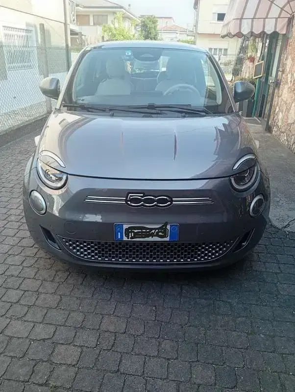 Usata Fiat 500e La Prima 86 kW (118 CV) 2021 Grigio Berlina