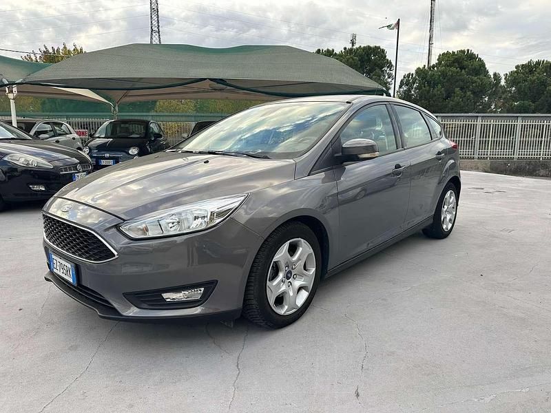 Usata Ford Focus 95 CV (69 kW) 2015 Grigio Berlina