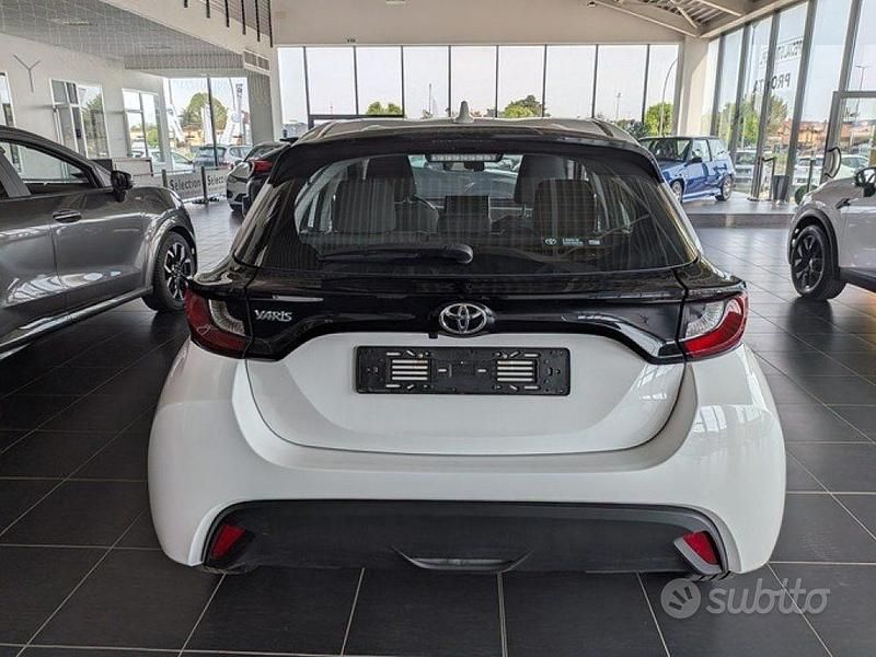 Usata Toyota Yaris 72 CV (52 kW) 2023 Bianco Utilitaria