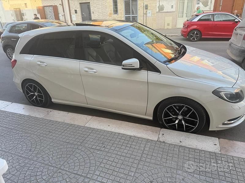 Usata Mercedes B180 2012 Bianco Monovolume