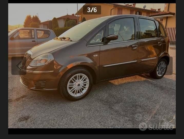 Usata 2009 Lancia Musa Monovolume | 1600 € (Super prezzo) - Immagine 1/4