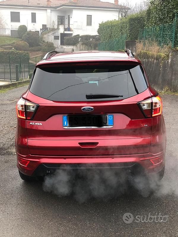 Usata Ford Kuga 120 CV (88 kW) 2018 Rosso SUV