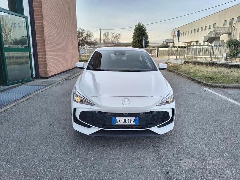 Usata MG MG3 Comfort 194 CV (142 kW) 2024 Bianco Utilitaria