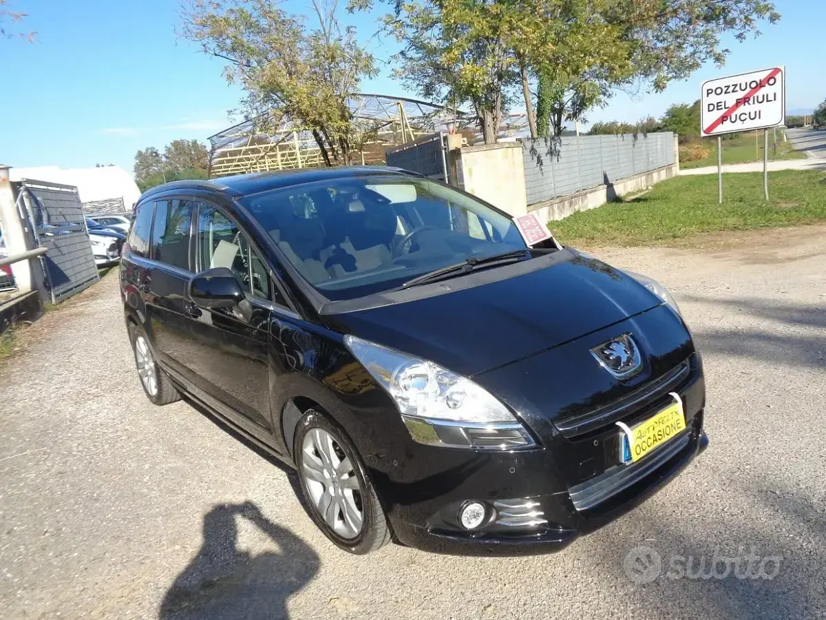 Usata Peugeot 5008 Premium 112 CV (82 kW) 2011 Nero Monovolume