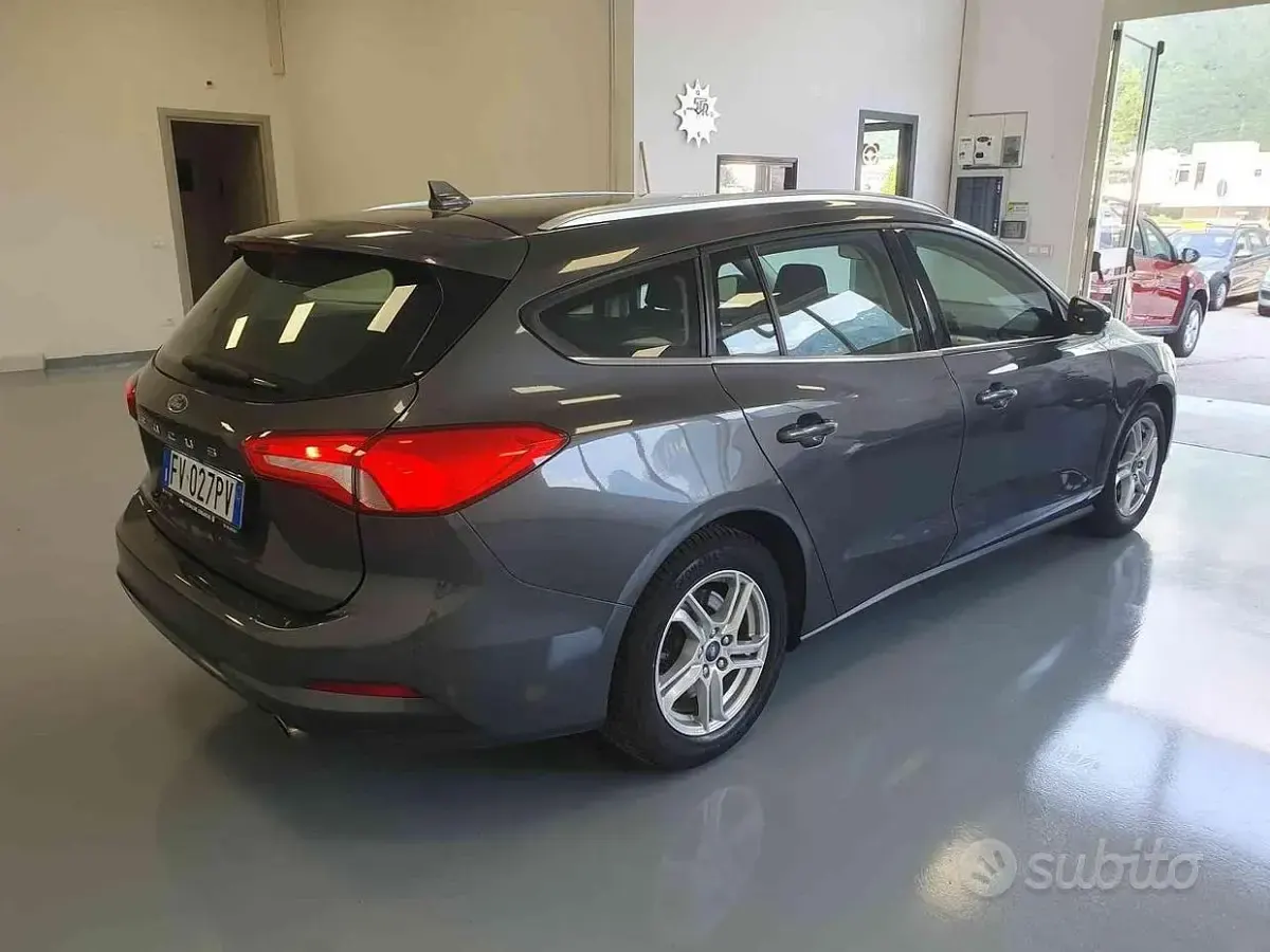 Usata Ford Focus 120 CV (88 kW) 2019 Grigio Station wagon