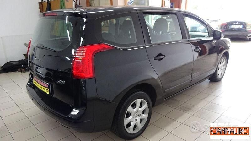 Usata Peugeot 5008 S 112 CV (82 kW) 2011 Nessuno(met.) Monovolume