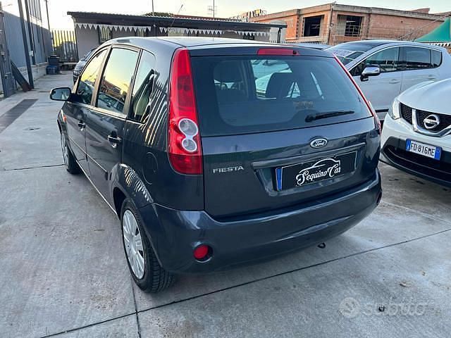 Usata Ford Fiesta 75 CV (55 kW) 2007 Vari colori Berlina