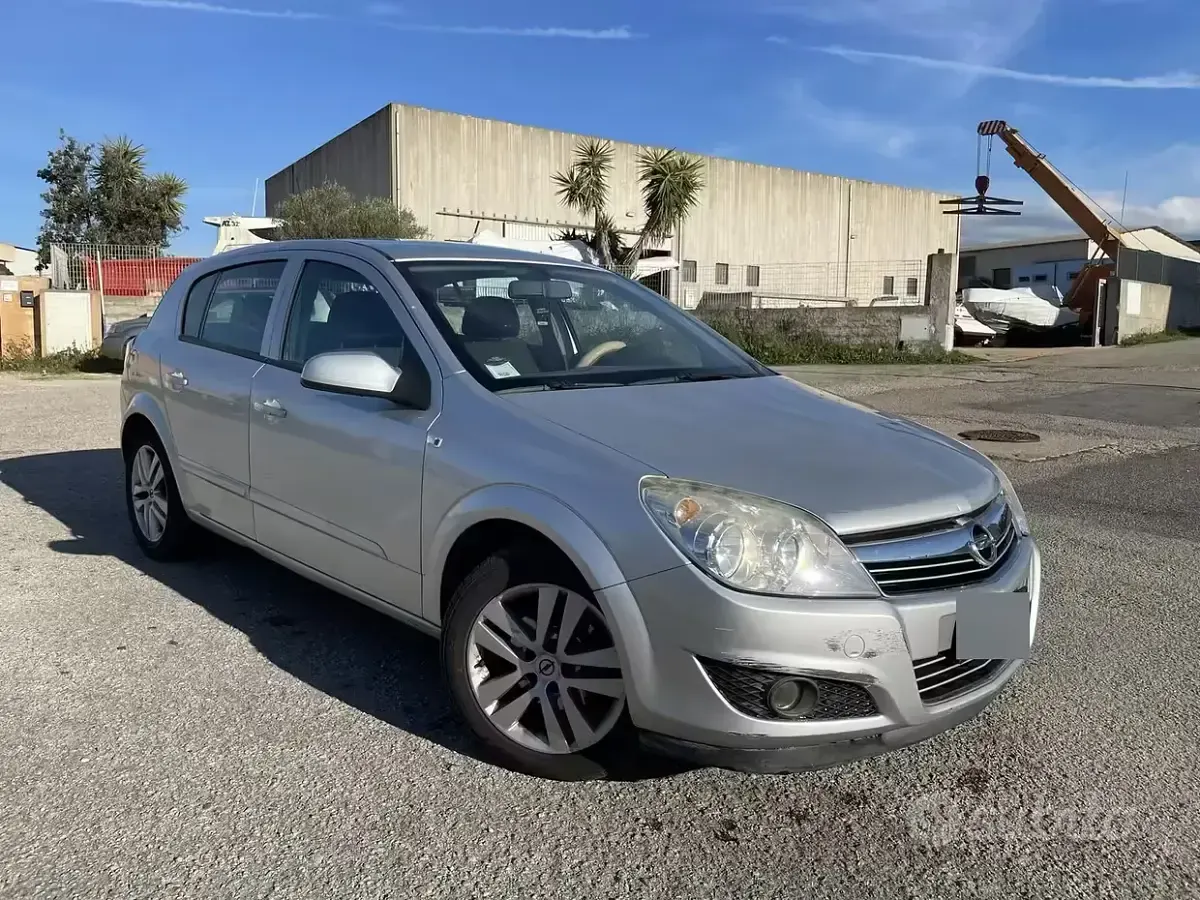 Usata Opel Astra 90 CV (66 kW) 2007 Grigio Berlina