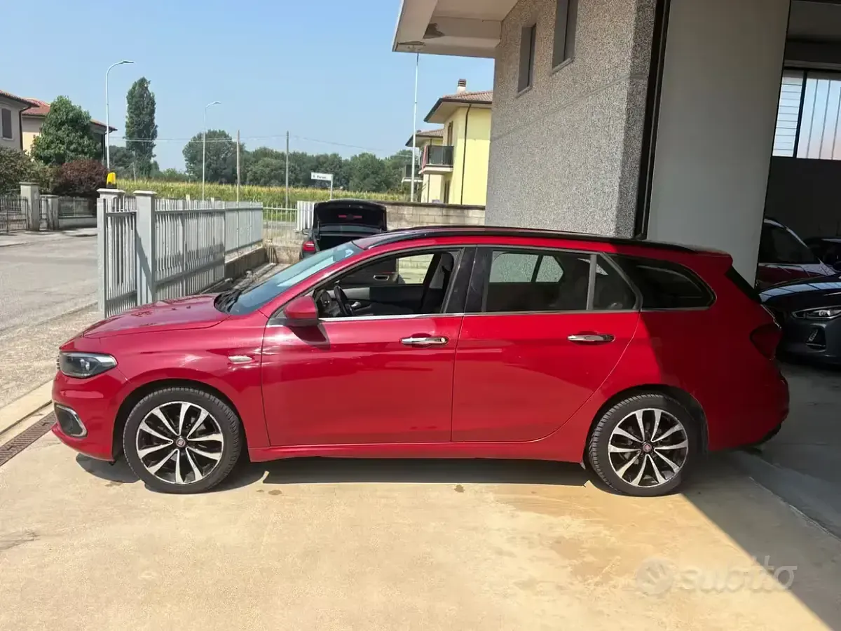 Usata Fiat Tipo Lounge 120 CV (88 kW) 2017 Rosso Station wagon