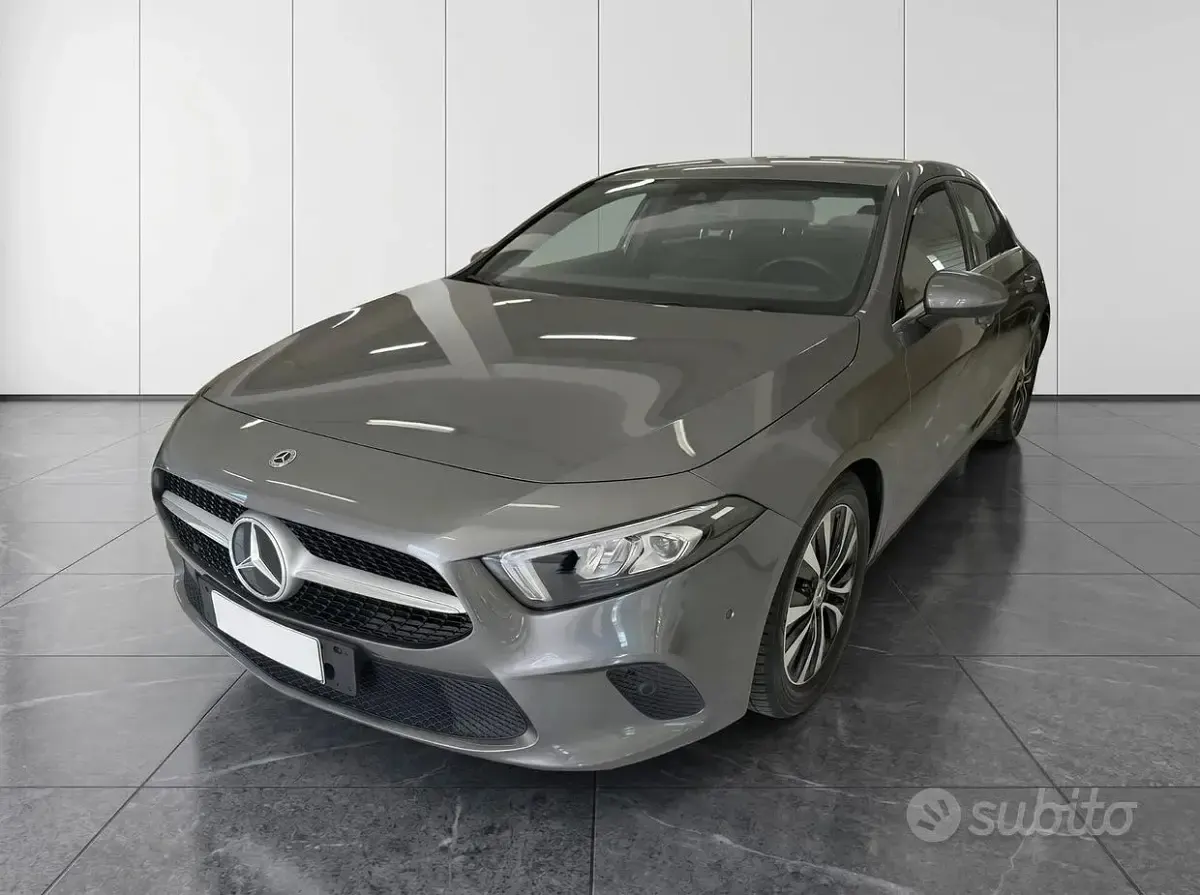 Usata Mercedes A180 Business 116 CV (85 kW) 2022 Grigio Berlina