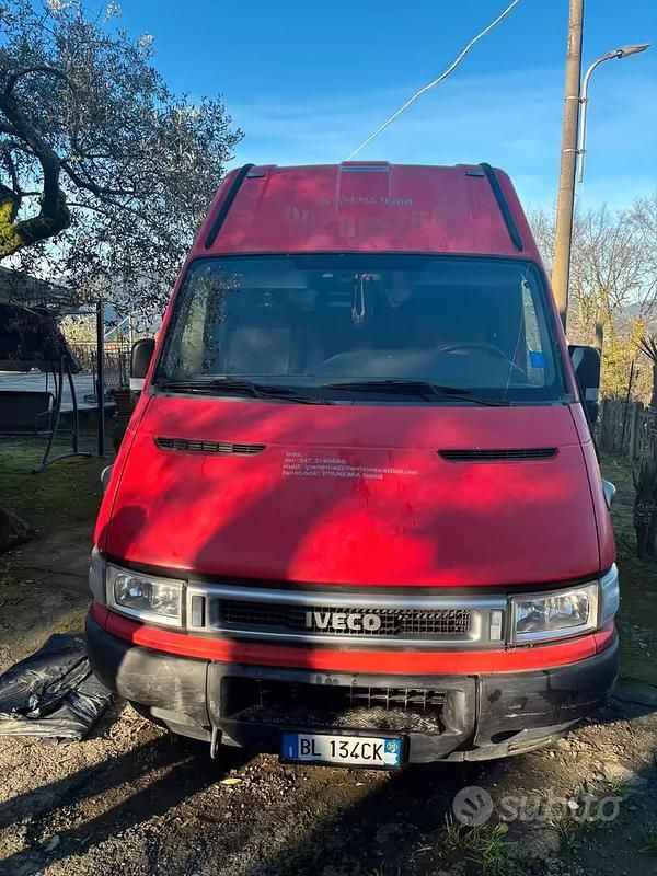 Usata Iveco Daily 125 CV (91 kW) 2000 Rosso Berlina