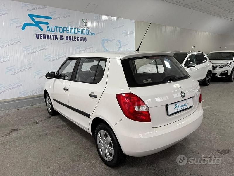 Usata Skoda Fabia 70 CV (51 kW) 2011 Bianco Berlina