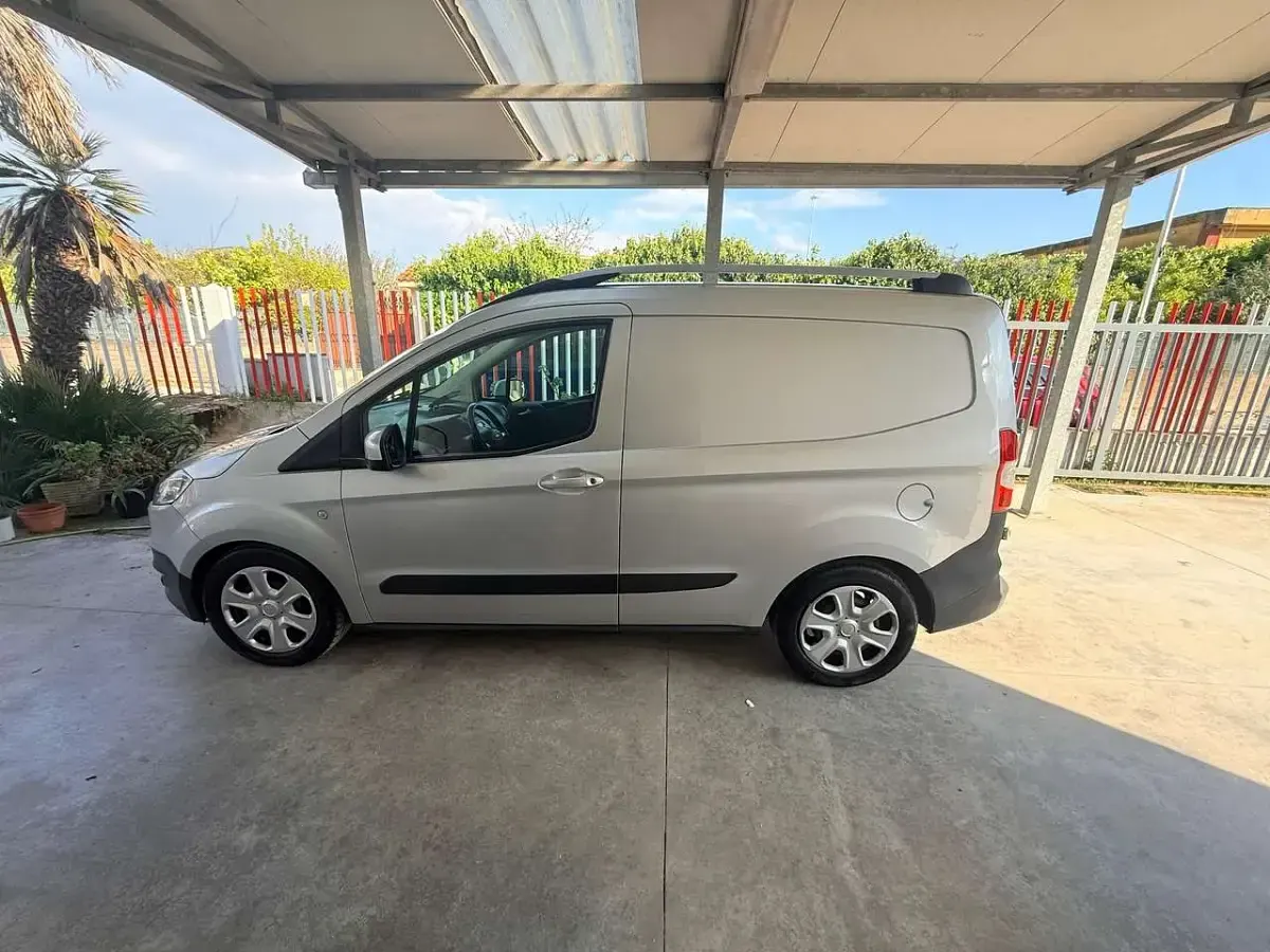 Usata Ford Transit Courier 75 CV (55 kW) 2017 Argento Furgone