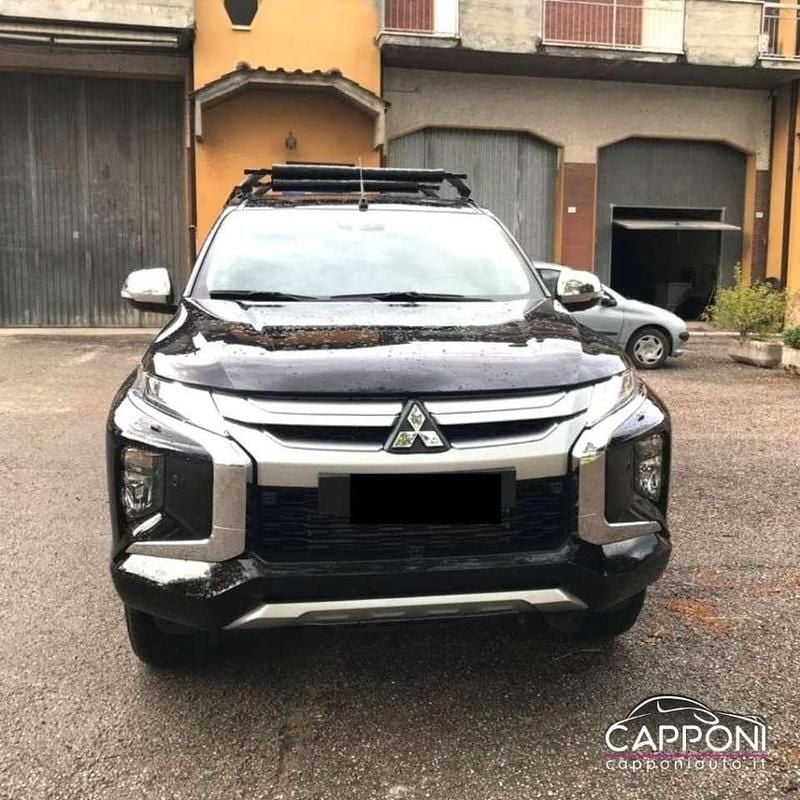 Usata Mitsubishi L200 150 CV (110 kW) 2020 Nero Pick-up