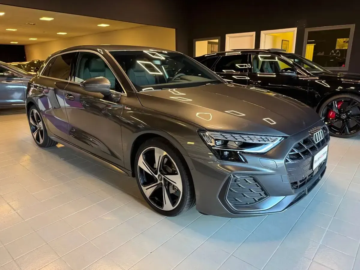 Nuova Audi A3 S-Line 150 CV (110 kW) 2025 Grigio Berlina