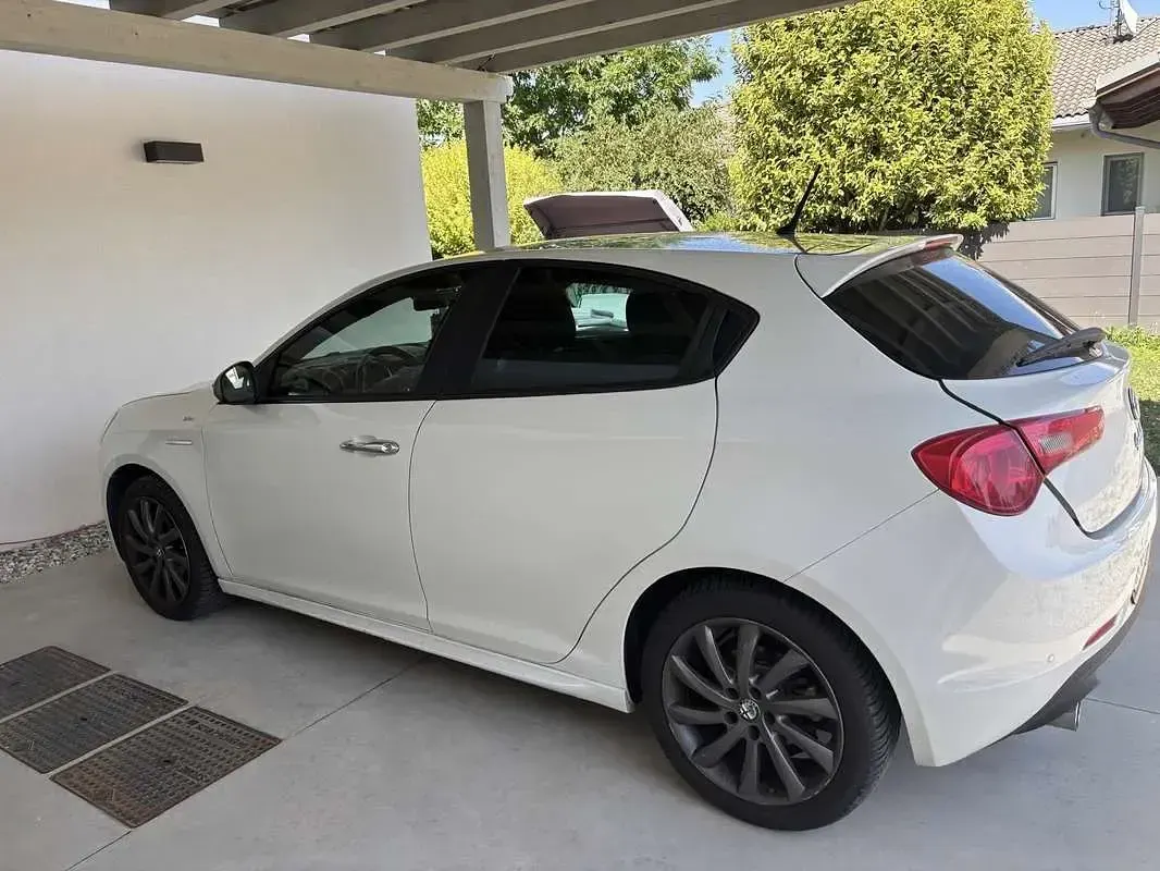 Usata Alfa Romeo Giulietta Veloce 105 CV (77 kW) 2013 Utilitaria