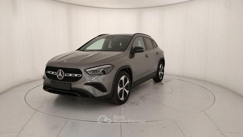 Nuova Mercedes GLA180 116 CV (85 kW) 2026 Gray SUV