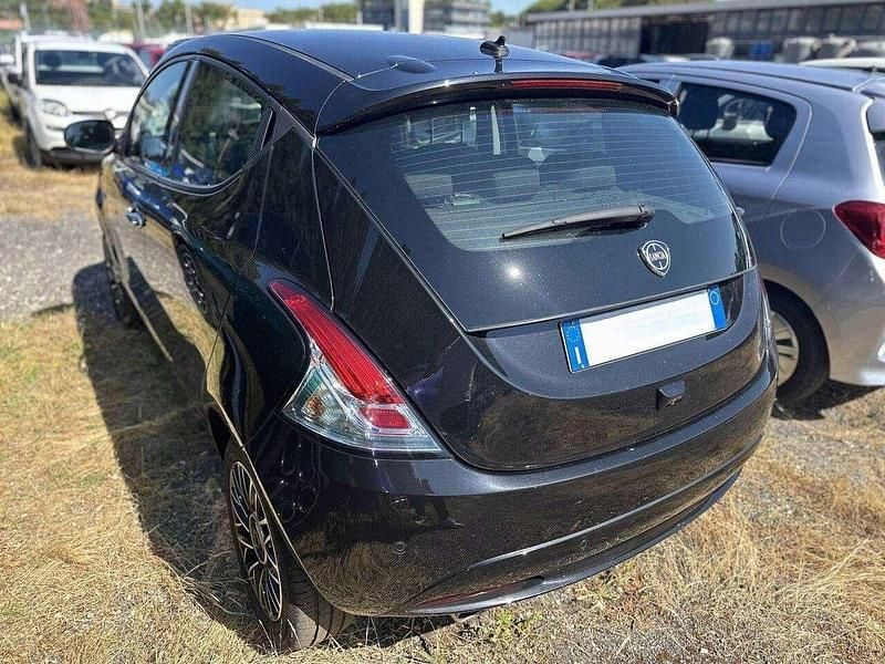 Usata Lancia Ypsilon S 69 CV (50 kW) 2024 Nero Utilitaria