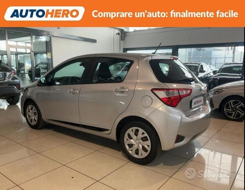 Usata Toyota Yaris Active 69 CV (50 kW) 2018 Grigio Berlina