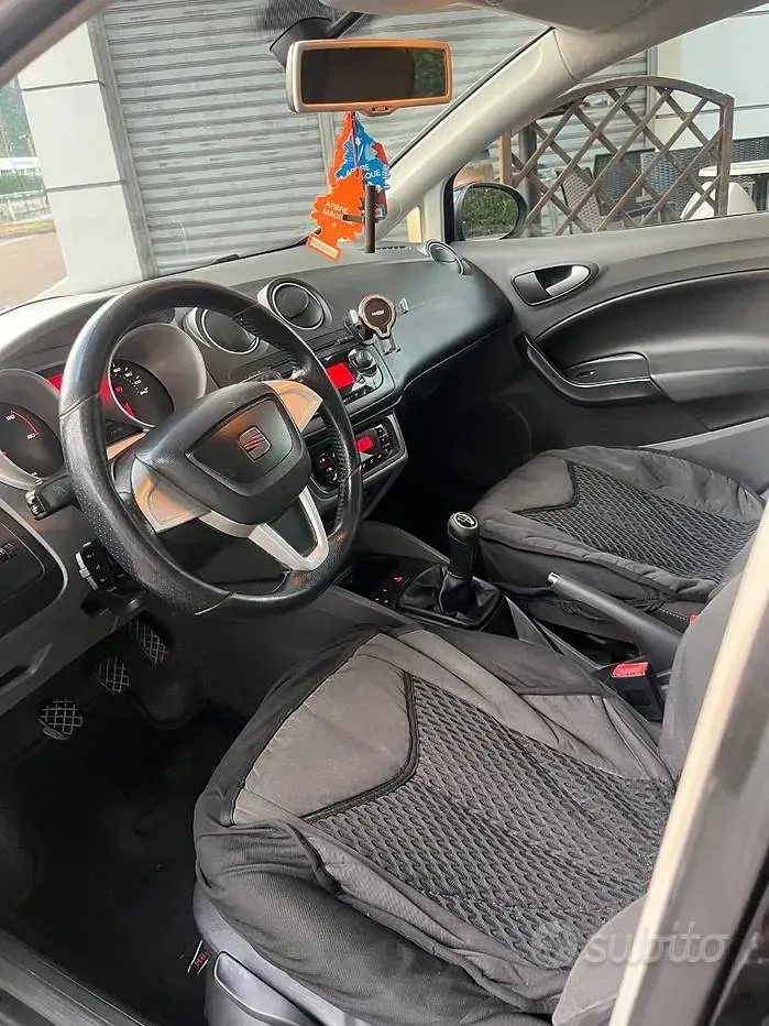 Usata Seat Ibiza 90 CV (66 kW) 2012 Nero Berlina
